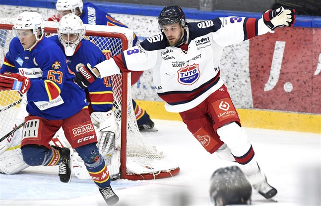 Jonne Virtanen i TUTO Hockey-dressen i höstas. Rykten placerar honom i Sport nästa säsong.