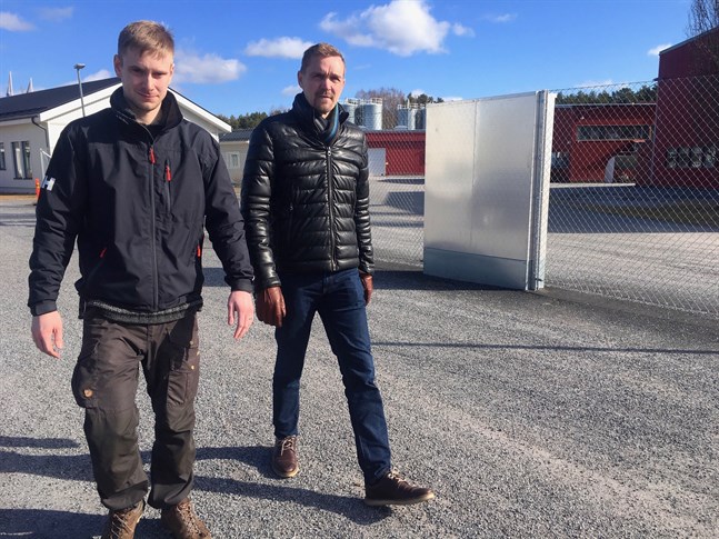 Huvudförtroendeman Eric Häger och vd Marko Nylund deltog i de samabartsförhandlingar som inleddes på Prevex i måndags och som berör hela personalen på knappt 180 anställda.