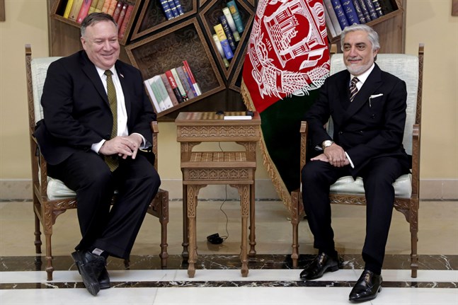 USA utrikesminister Mike Pompeo, här med Abdullah Abdulla i en bild från måndagen.