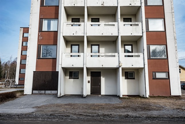 Här i huset på Skepparegatan knivskar kvinnan en annan kvinna i självförsvar våren 2020.