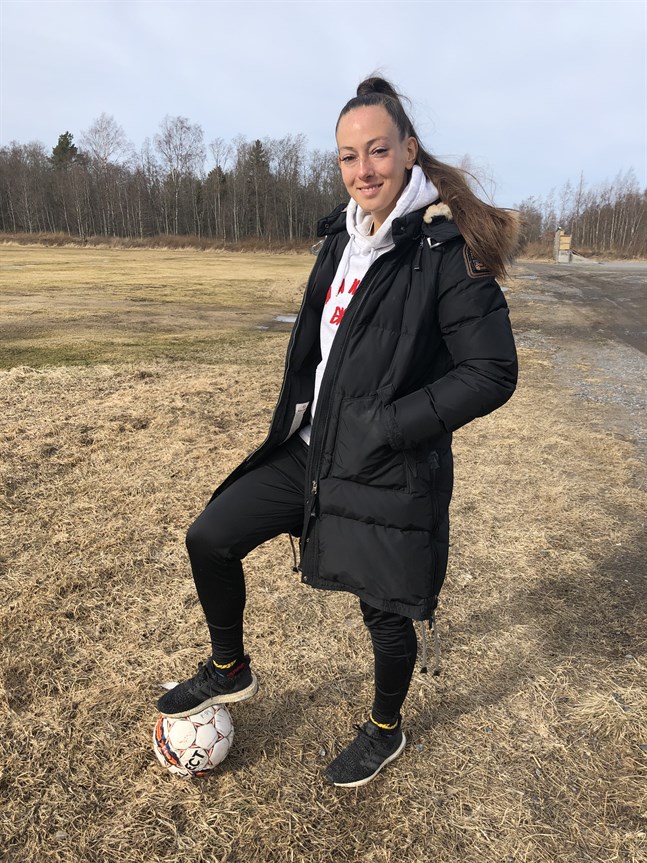 Hemma i Karleby kan Linda Nyman träna utomhus.