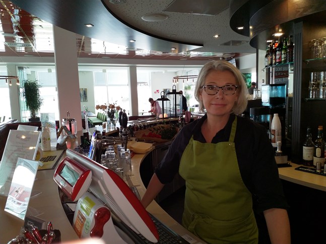 Krögaren Ann-Christine Grönholm på Red & Green säger att ovissheten varit svår, men nu får branschen i varje fall ett besked.