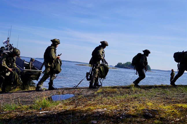 Det är oklart hur resebegränsningarna kommer att påverka beväringarna vid Nylands brigad.