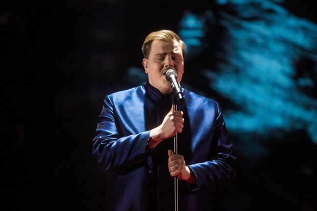 Aksel Kankaanranta med låten "Looking Back" skulle ha representerat Finland under Eurovision Song Contest i Rotterdam i maj, men tävlingen ställdes in på grund av coronläget.