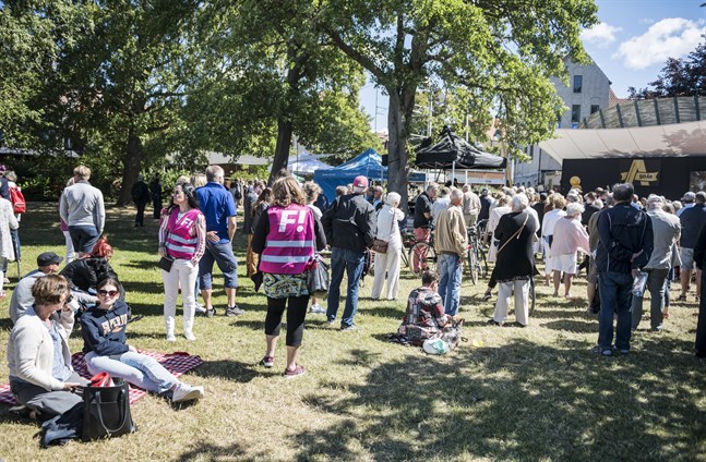 En folksamling under politikerveckan i Almedalen häromåret. Arkivbild.