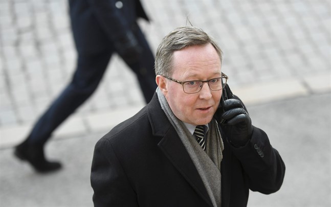 Finansminister Mika Lintilä säger att målet är att företagen ska kunna fortsätta driva en lönande verksamhet.