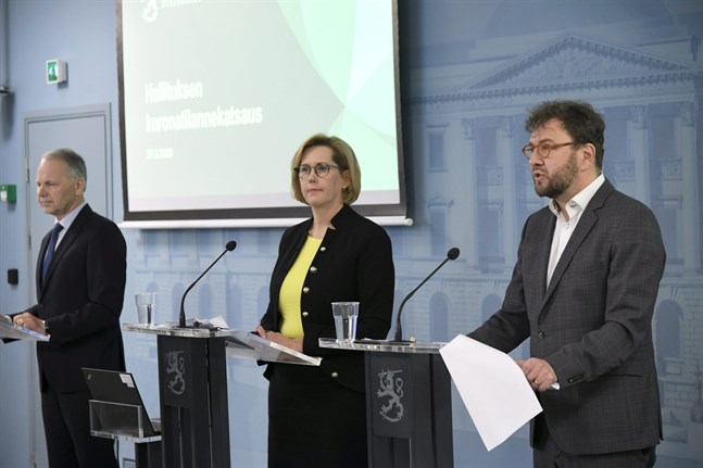Jord- och skogsbruksminister Jari Leppä, kommunminister Tuula Haatainen och kommunikationsminister Timo Harakka.