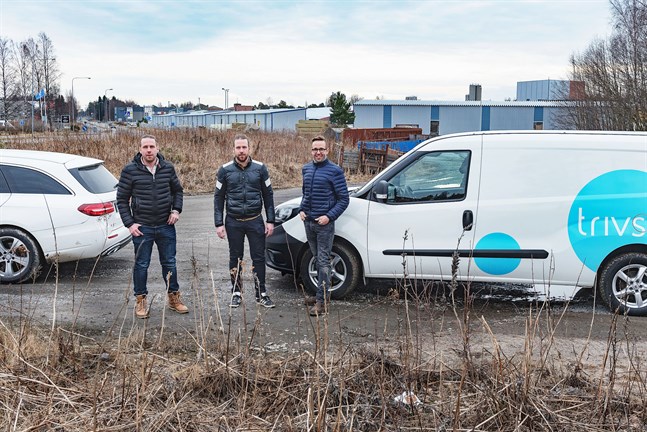 Tomas, Johan och Saul Mäenpää äger SJT Invest som har reserverat industritomten i korsningen av Bottenviksvägen och Korsgrundsvägen i Karviken.