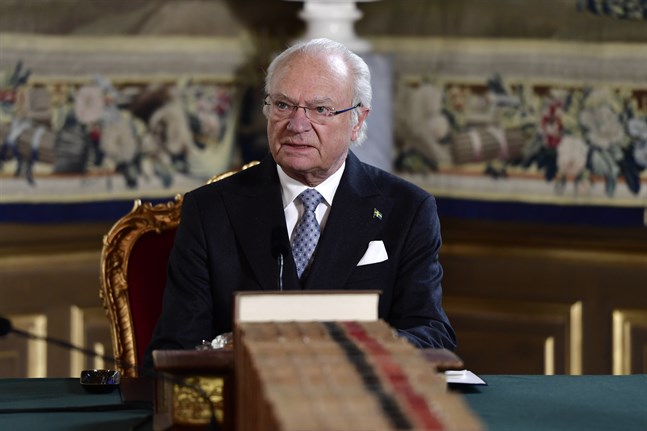 Kung Carl Gustaf talade till folket om viruskrisen förra veckan. Han underströk då allas personliga ansvar i den ansträngda situationen. Arkivbild.