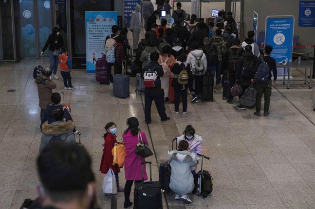 De första höghastighetstågen från Peking har anlänt till staden Wuhan i den region där coronasmittan först uppdagades. Efter lång karantän öppnade staden för återvändande för första gången på omkring två månader.