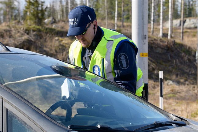Polisen har kontrollerat gränsen till Nyland sedan i lördags.