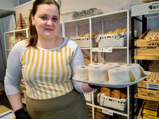 Sabine Snellman tror att toapappersbakelserna kommer att locka till skratt.