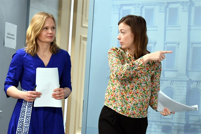 Ministrarna Hanna Kosonen och Li Andersson.