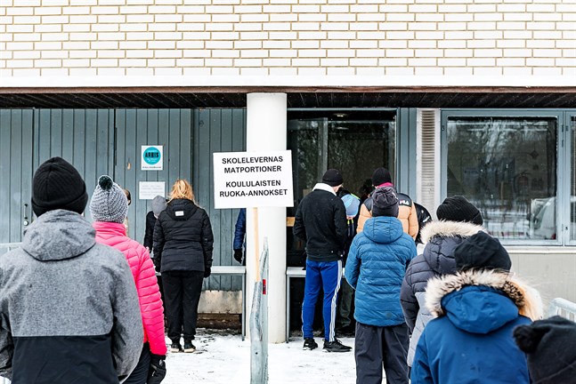 Det blir distansundervisning och skolmatsutdelning i Jakobstad igen. Denna bild togs den 2 april 2020.