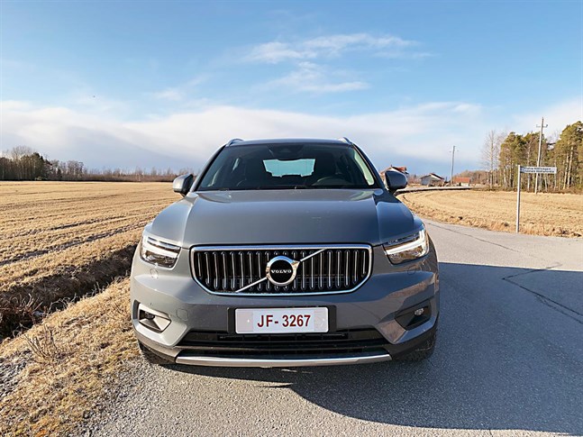Volvo XC 40 är en cool laddhybrid med ett fräckt utseende och en hyfsad prestanda med sina 262 hästkrafter.