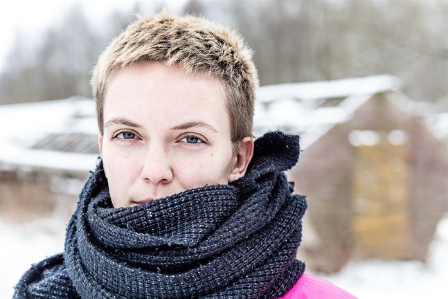 Lina Bonde är författare, genusvetare och verksamhetsledare på Regnbågsankan samt kolumnist för Österbottens Tidning.