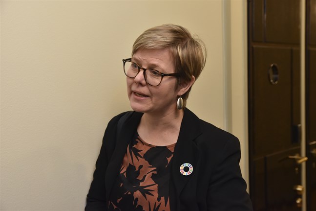 Genom att öka stödsumman till naturskydds- och miljöorganisationer vill vi framhålla civilsamhällets betydelse när det gäller att uppnå det gemensamma målet, säger miljö- och klimatminister Krista Mikkonen (Gröna). Arkivbild.