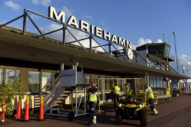 Doctors and nurses from Turku are being sent to Mariehamn to support local healthcare services, as cross-border restrictions lead to staff shortages in Åland. The picture is from the airport of Mariehamn.