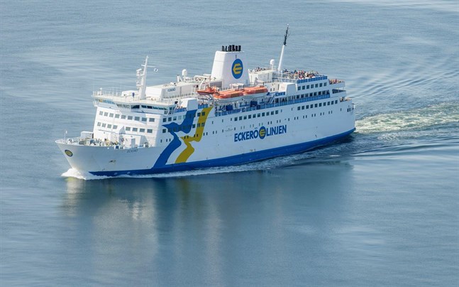 Rederi Eckerö kommer att säga upp alla förutom 13 av de anställda på fartygen M/S Eckerö och M/S Birka Stockholm.