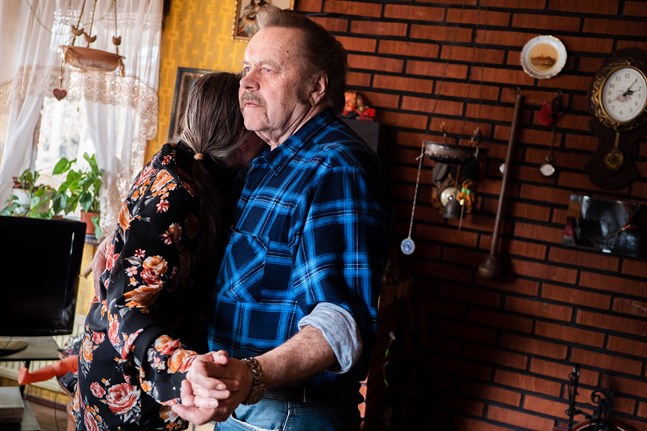 Att få hålla om och känna varandra med kroppen till skön dansbandsmusik är Göstas vurm för dansen. Men han dansar för Mariannes skull.