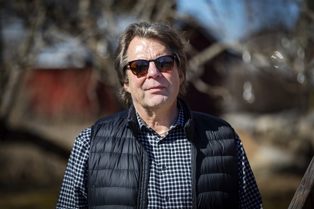 Kardiologen Risto Jussila uppmanar de som har symtom på hjärtbesvär att uppsöka läkare genast. Det är också farligt för hjärtsjuka att stå över regelbundna kontroller fastän det råder pandemi.