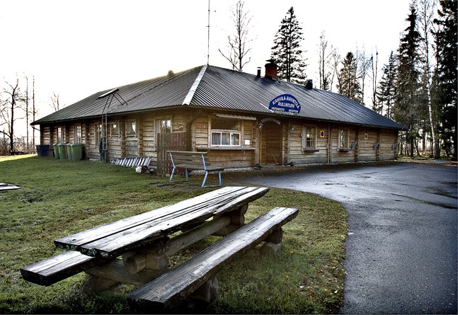 Det är länge sedan huvudbyggnaden vid Trullö semesterby hade sina glansdagar. Den här bilden är tagen för tio år sedan, då Karleby stad tagit över semesterbyn.