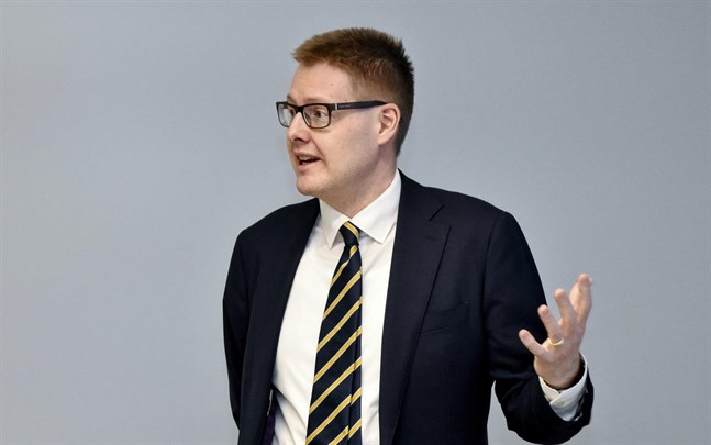 Sami Pakarinen, chefsekonom vid Finlands Näringsliv EK, tror inte att vi har nått botten ännu. Ju längre krisen pågår desto allvarligare blir följderna.