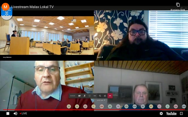 Det var glesare än vanligt mellan fullmäktigeledamöterna i fullmäktigesalen i Malax. Jonas Rönnqvist (SFP), Håkan Knip (SFP) och Pentti Rajala (SFP) hörde till de som deltog i mötet på distans.