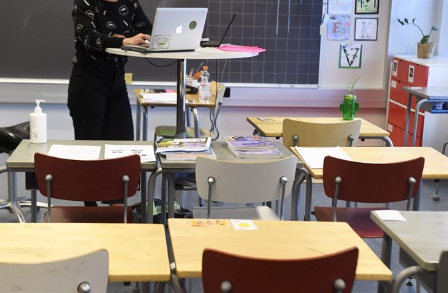 Coronakrisen har lett till en sämre tillgång till skolläkartjänster, enligt en ny enkät.