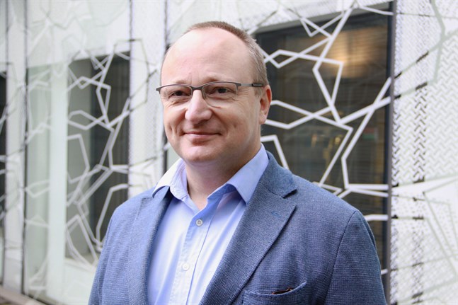 Kurt Torsell, direktör för den svenskspråkiga verksamheten på Utbildningsstyrelsen, säger att myndigheten inte kan ge några heltäckande råd.