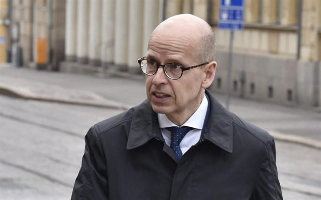 Finansministeriets kanslichef Martti Hetemäki har lett den arbetsgrupp som utarbetat rapporten om Finlands hybridstrategi och hantering av coronaepidemin.