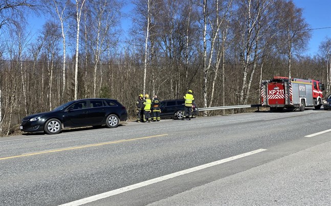 Orsaken till krocken på Kållbyvägen är ännu okänd.