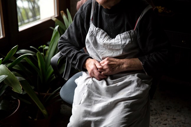 Största delen av all verksamhet för de äldre är på paus på grund av coronaviruset. Virtuella ersättande evenemang är inte ett alternativ för de åldringar som inte använder datorer.