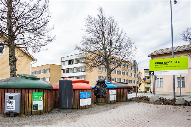 Allt skräp ska inte slängas vid Rinkis ekopunkter.