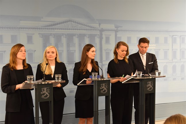 Över 50 forskare och läkare har skrivit under ett öppet brev där de ger regeringen alternativ att komma ur coronakrisen.