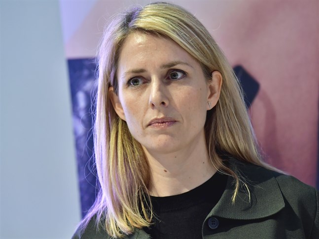 H&M:s relativt nya vd Helena Helmersson städar på huvudkontoret.