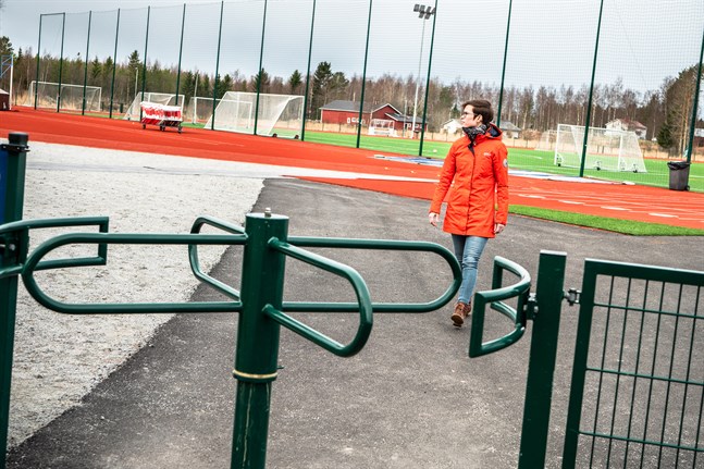 Välfärdschef Caroline Smedberg ser många utvecklingsmöjligheter för Larsmo idrottspark. Den nya planen har gjorts i samarbete mellan kommunens olika sektorer men också kommuninvånarna.
