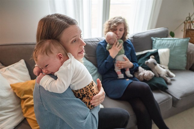 Jag tyckte att hon reagerade lite konstigt då jag berättade att jag var gravid i somras, säger Janina Wargh. Att hon och systern Cecilia Talus skulle få barnen Ines och Eben nästan samtidigt var inte planerat.
