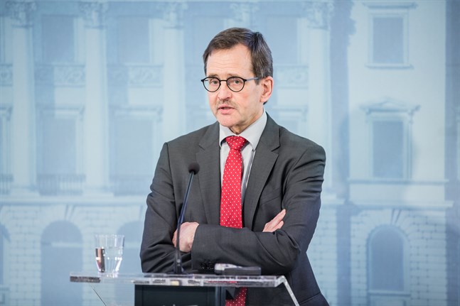 Arbetslivsprofessor Vesa Vihriälä konstaterar att om den ekonomiska krisen blir utdragen måste staten prioritera vilka företag som ska stödas och vilka som tillåts falla.