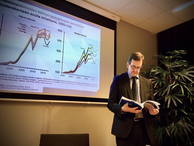 Arbetslivsprofessor Vesa Vihriäläs utredningsgrupp presenterar i dag åtgärderna Finland bör vidta för klara av coronaviruspandemins konsekvenser. Arkivbild.