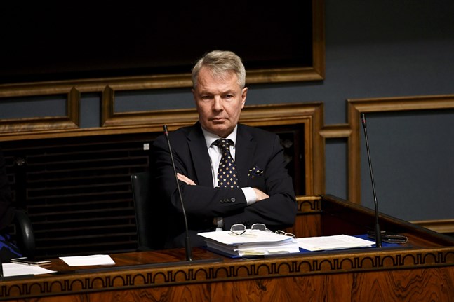 Utrikesminister Pekka Haavisto (Gröna) hamnade i blåstväder på grund av sin hantering av de finländska medborgarnas situation i lägret al-Hol i Syrien.