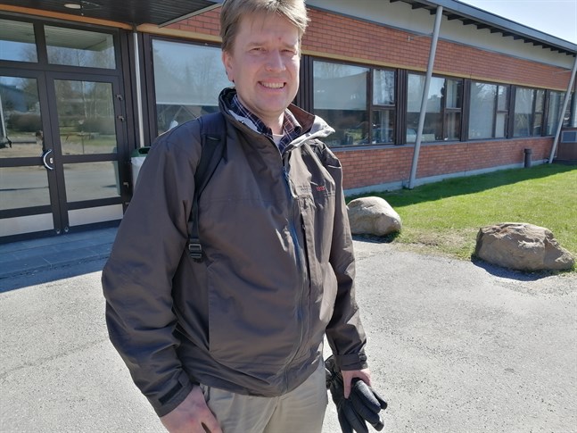 Bildningsdirektör Terho Taarna är överraskad över Hakalax skola drabbats av coronavirussmitta.
