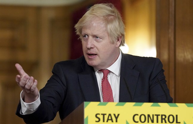 Storbritanniens premiärminister Boris Johnson under en presskonferens i måndags, då hans regering lade fram en 50-sidig plan för krishantering och öppning av samhället, som mötts av kritik för otydlighet.