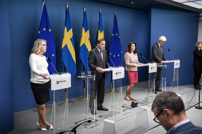 Pressträff med socialminister Lena Hallengren (S), statsminister Stefan Löfven (S), utrikesminister Ann Linde (S), och Johan Carlson, generaldirektör för Folkhälsomyndigheten under onsdagen.