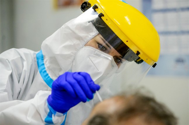 I nuläget kan drygt 8 000 coronavirustest göras i Finland per dag, enligt Institutet för hälsa och välfärd.