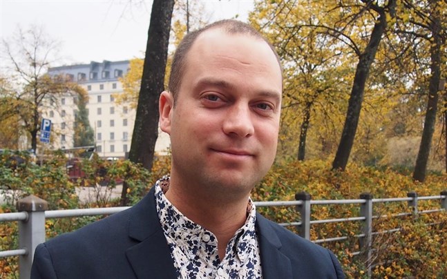 Patricio Lainàdisputerar om fördelar med att flytta över rätten att skapa pengar från bankerna till staten.