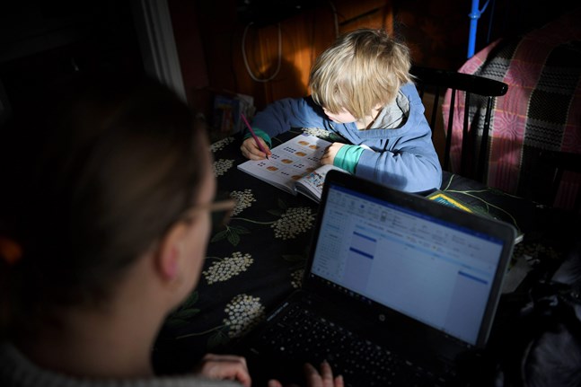 Speciellt högstadieelever är oroliga över att de inte lär sig tillräckligt mycket när undervisningen ordnas på distans.