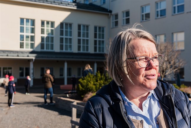 Rektor Tua Masar är glad över att det nu börjat röra på sig med planeringen av Villa skolas tillbyggnad.