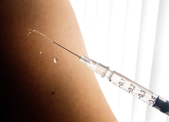 Några av vaccinen som tas fram mot coronaviruset skulle kunna vara redo för godkännande om ett år, tror Europeiska läkemedelsmyndigheten (EMA). Arkivbild.
