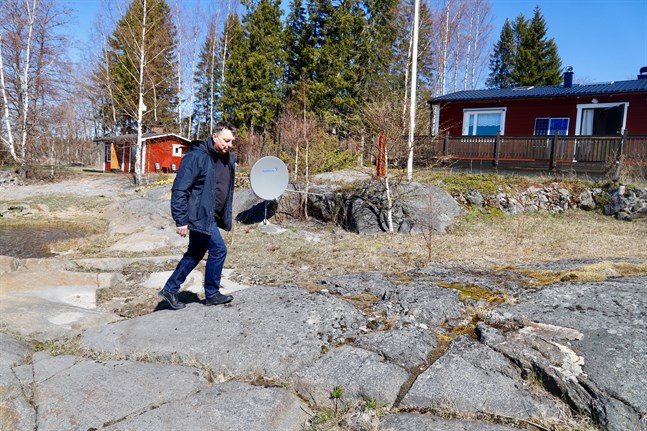 Sommarstugan vid Pudimofjärden är ett av Gert Dalkarls nyaste försäljningsobjekt. Han säger att förfrågningarna och visningarna har ökat i år jämfört med de senaste två åren.